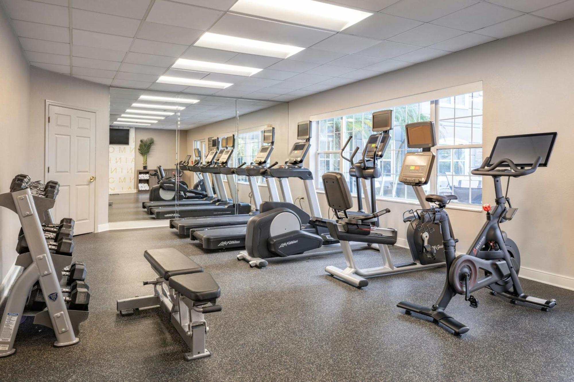 Westshore Airport Hotel 4*