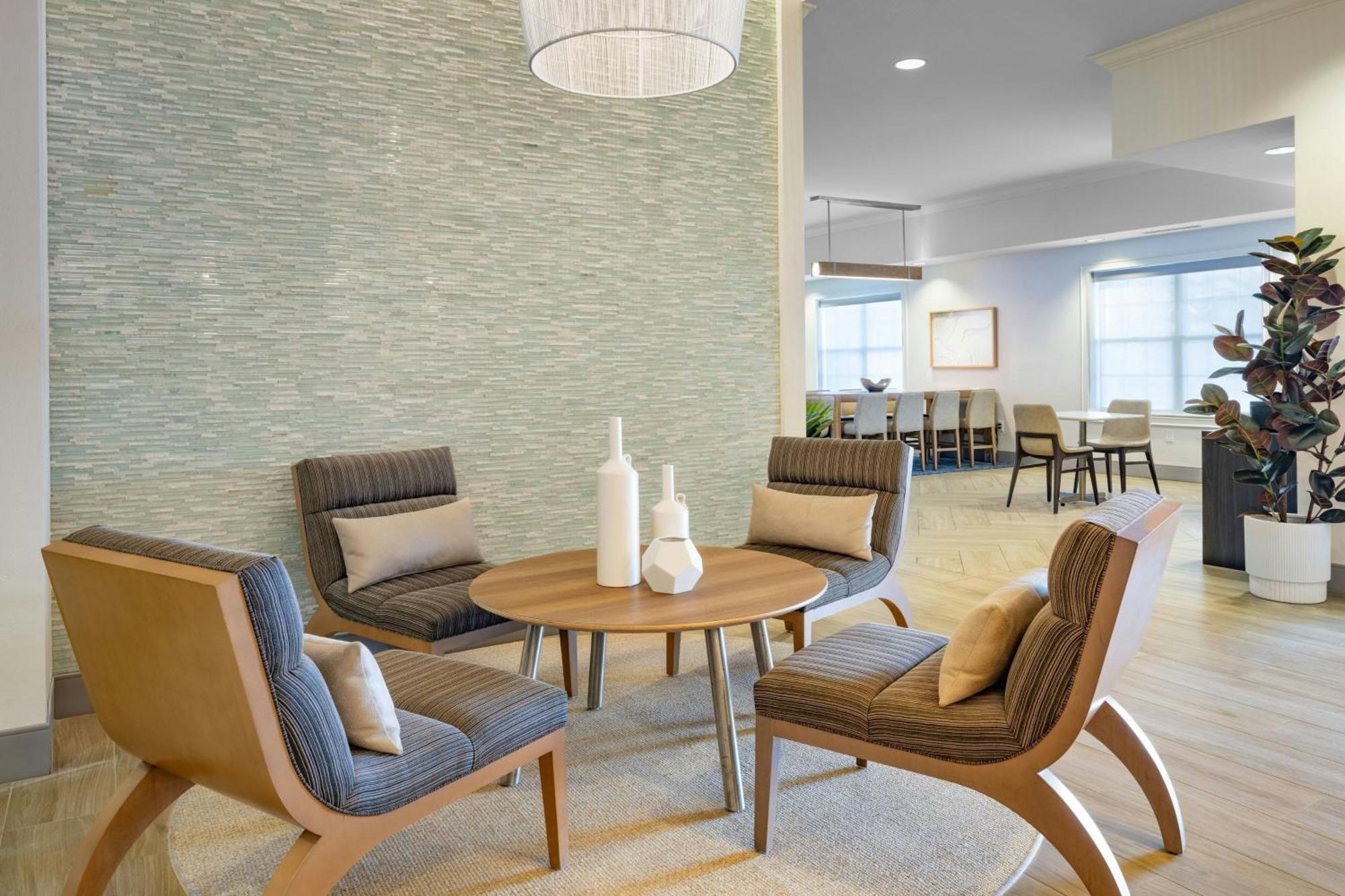 Westshore Airport 4*