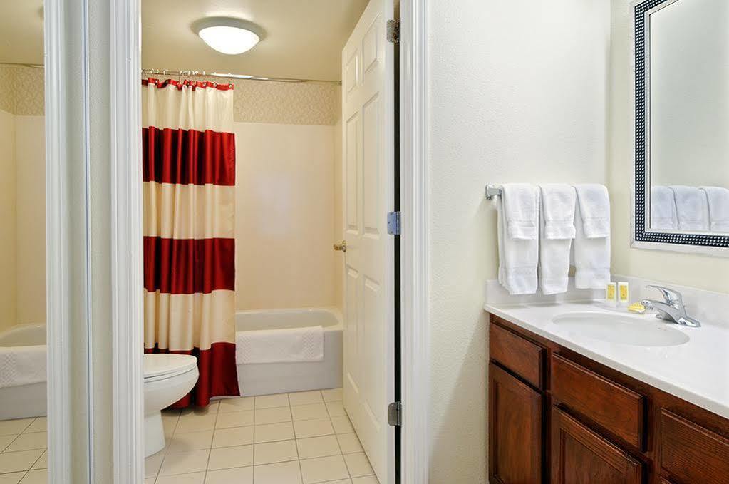 Hotel Westshore Airport 4*