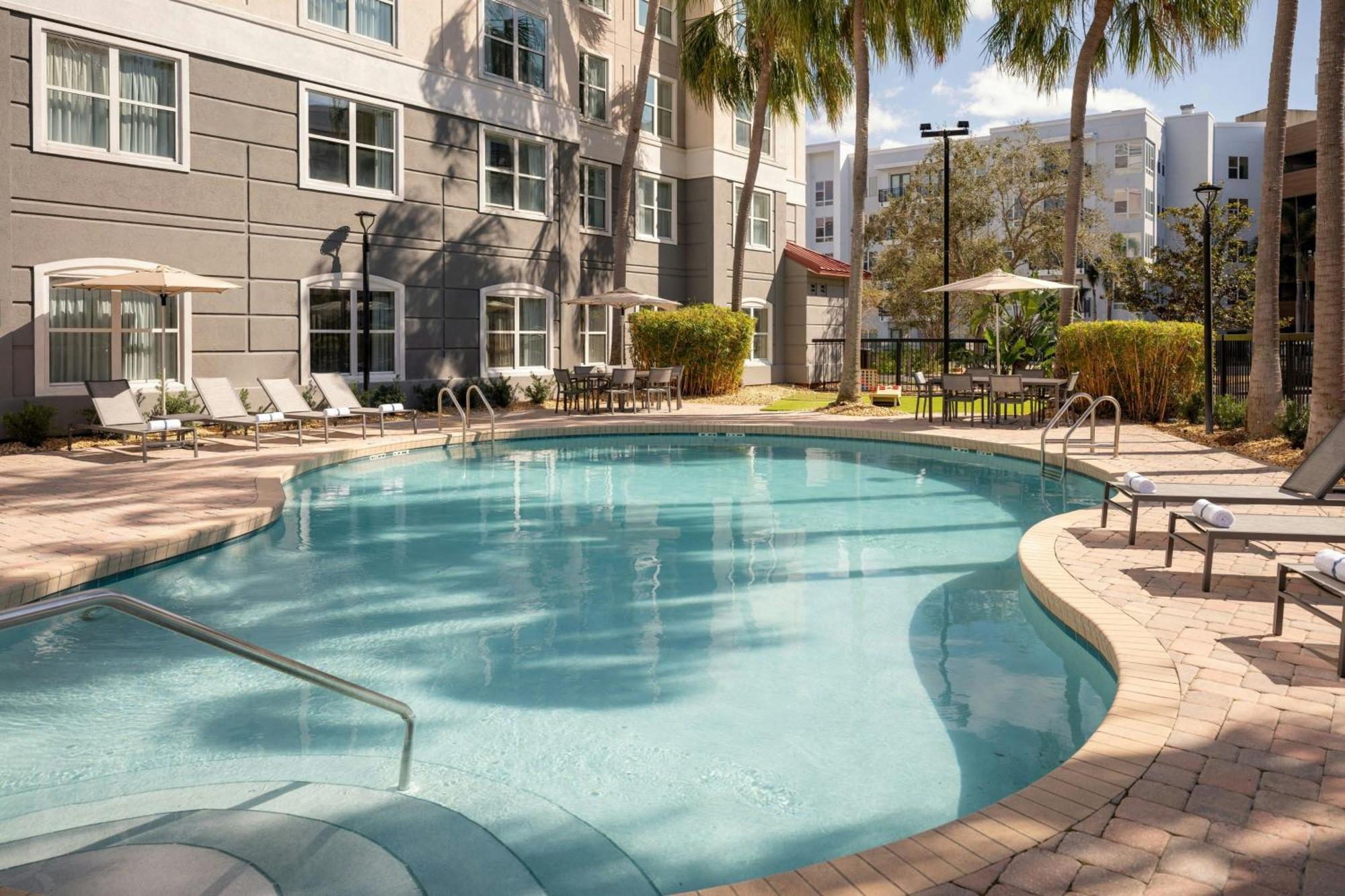 Westshore Airport 4*